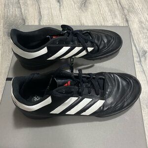 Very clean adidas shoe